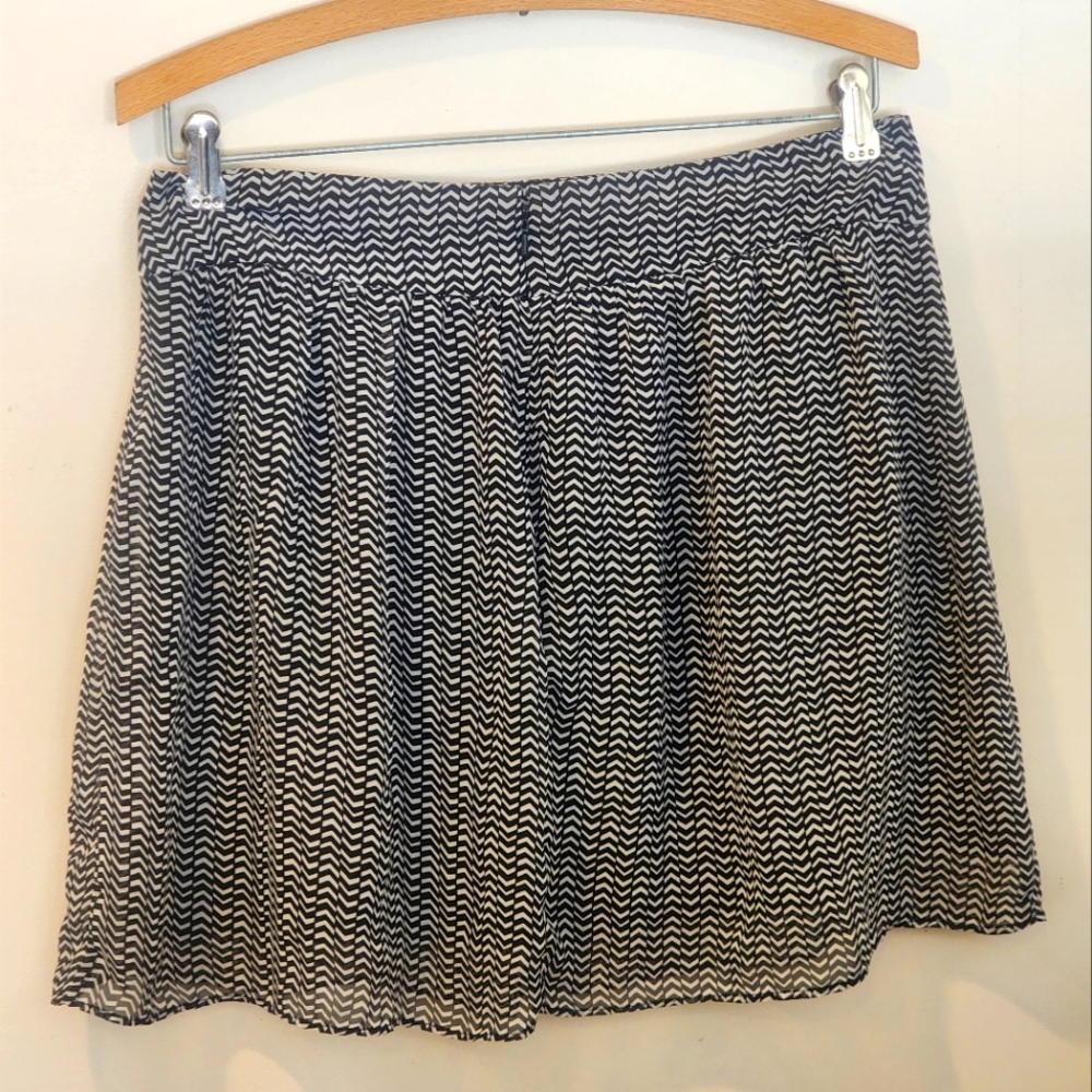 Gap Mini Skirt black n White Chevron Pattern Flowy Summer Size 6